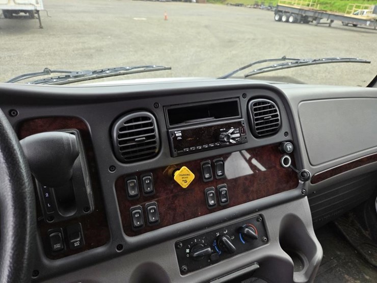 2020-freightliner-m2-crew-cab-chipper-dump-truck-image-10