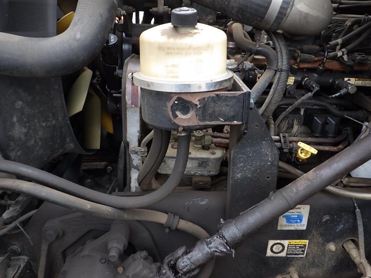 2005-peterbilt-pb330-22'-t/a-fuel-lube-truck-image-42