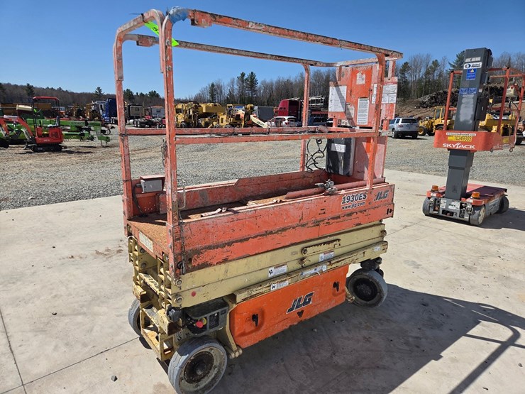 2017-jlg-1930es-image-5