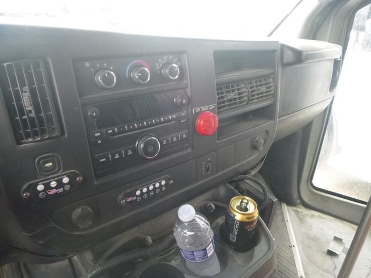 2009-chevrolet-3500-image-10