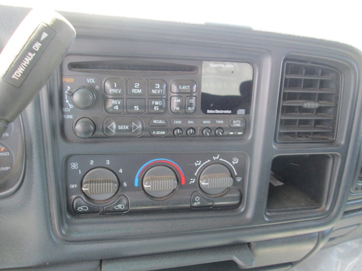 2001-chevrolet-3500-image-34