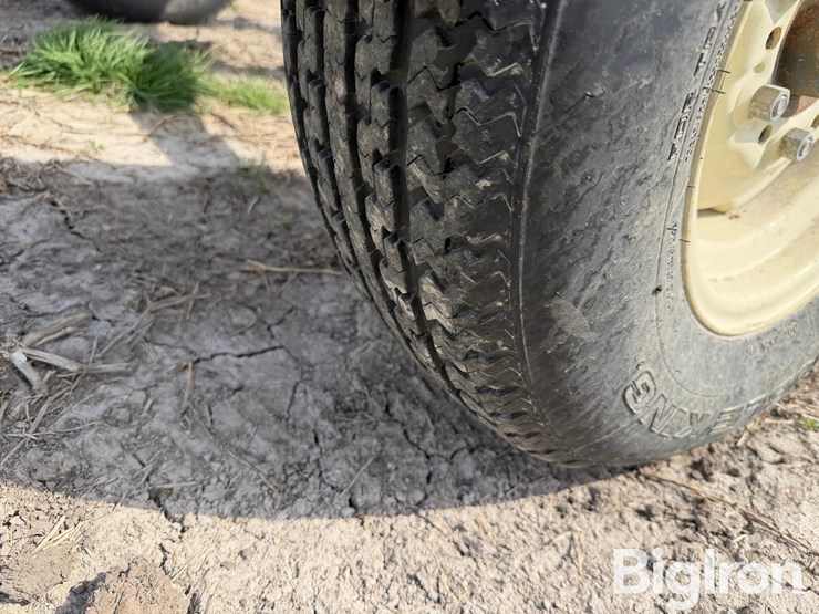 l-h-versa-tote-portable-feed-bin-image-19