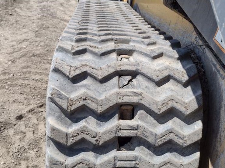 2022-deere-333g-image-17