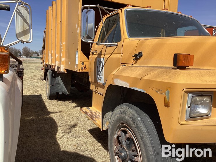 1990-ford-f800-image-4