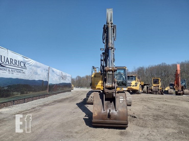 2014-deere-245g-lc-image-2