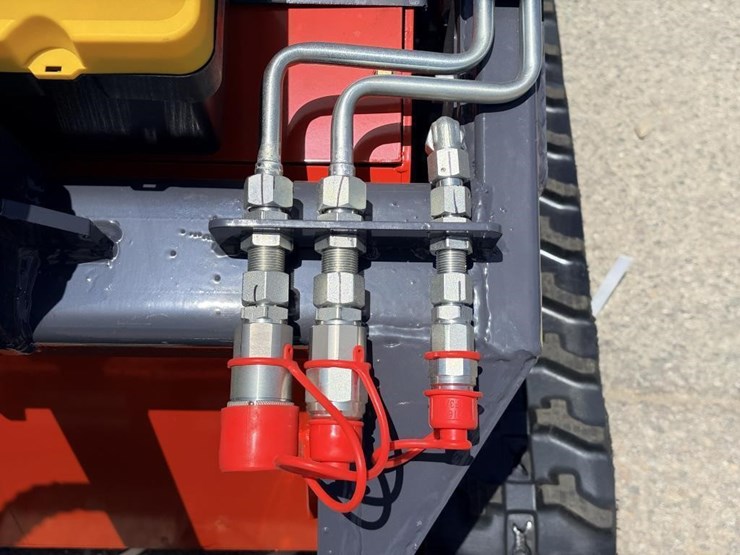 2026-zjg-zj-380-skid-steer-loader-image-7