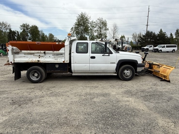 2005-chevrolet-silverado-3500-image-3