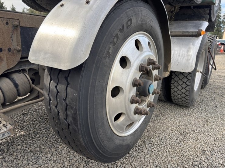 2019-kenworth-t880-image-10