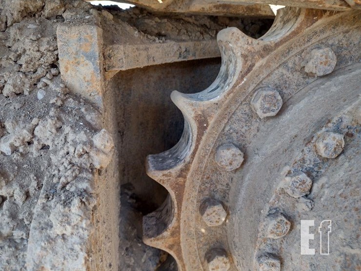 2014-deere-245g-lc-image-16