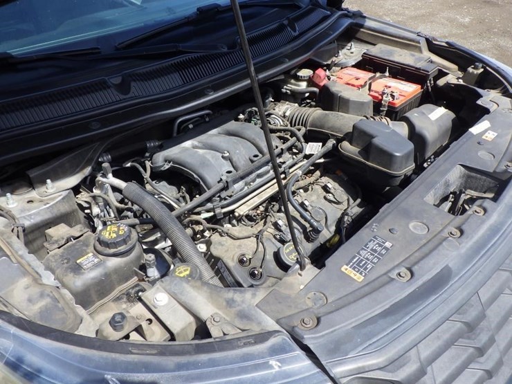 2017-ford-explorer-image-11