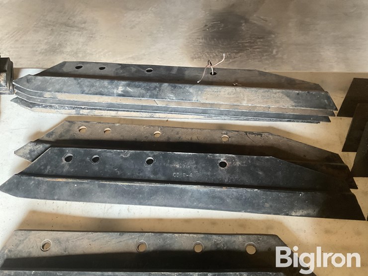 moldboard-plow-lays-image-12