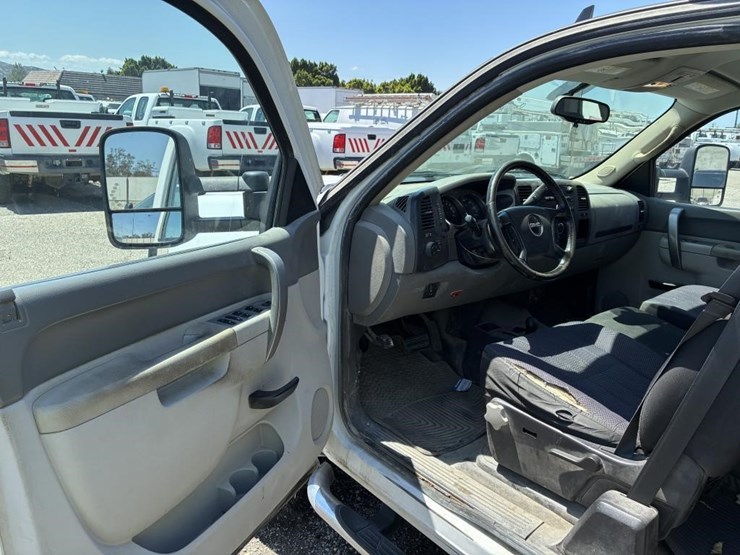 2012-gmc-sierra-2500-image-13