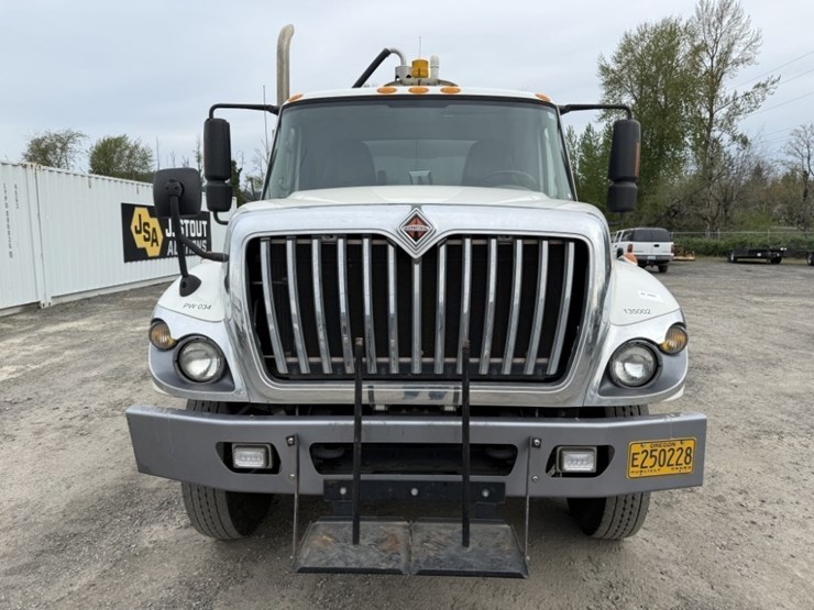 2013-international-7400-image-8