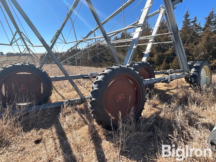 reinke-center-pivot-w/pipe-drops-sprinkler-image-15