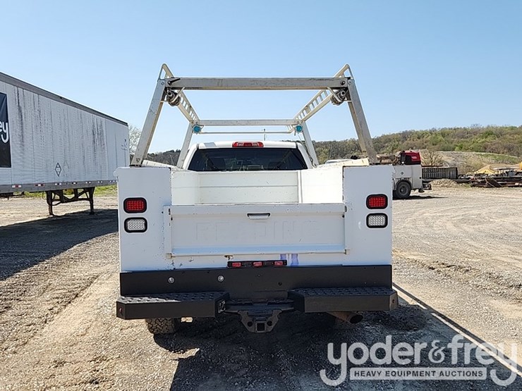 2016-chevrolet-silverado-3500hd-image-14