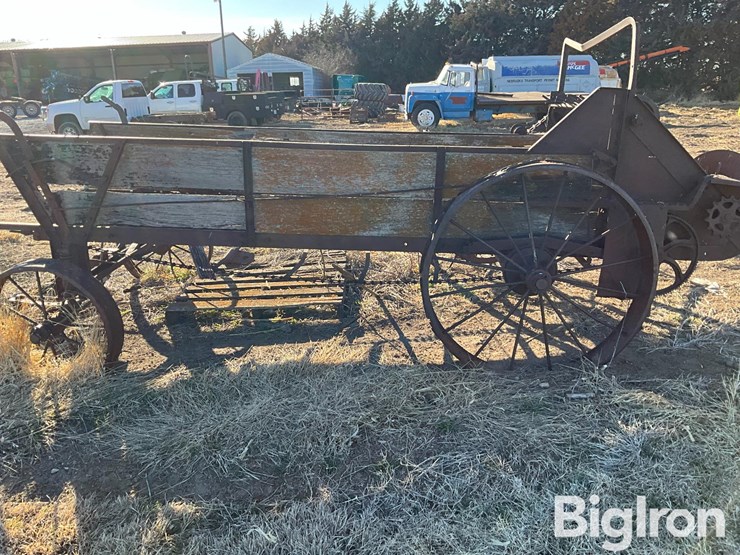 antique-ground-driven-manure-spreader-image-8
