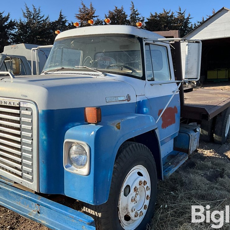 1976 International 1600 S/A Flatbed Truck