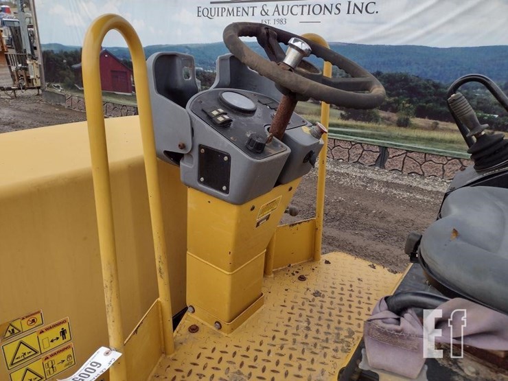 2010-caterpillar-cb34xw-image-9