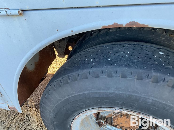 1983-ford-f800-image-12