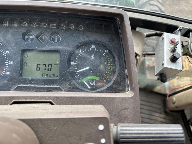 2001-john-deere-6410-image-40