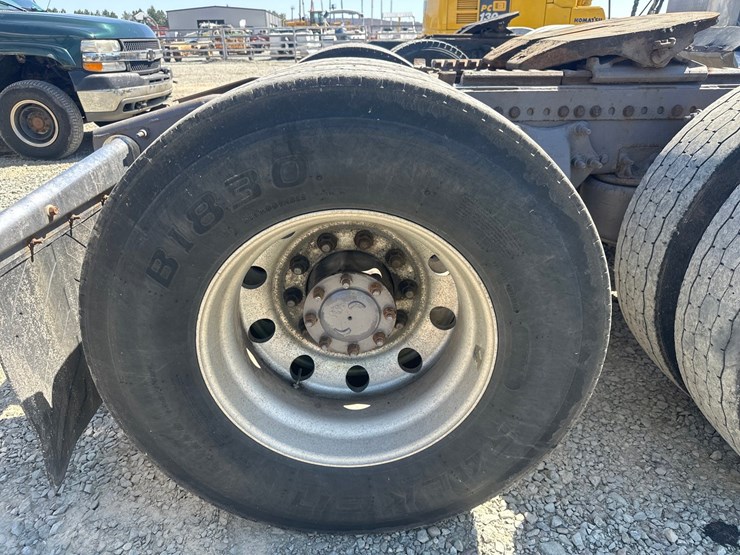 2014-massey-ferguson-8-image-71