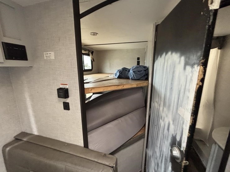 2020-bullet-bl2200bh20-travel-trailer-image-34