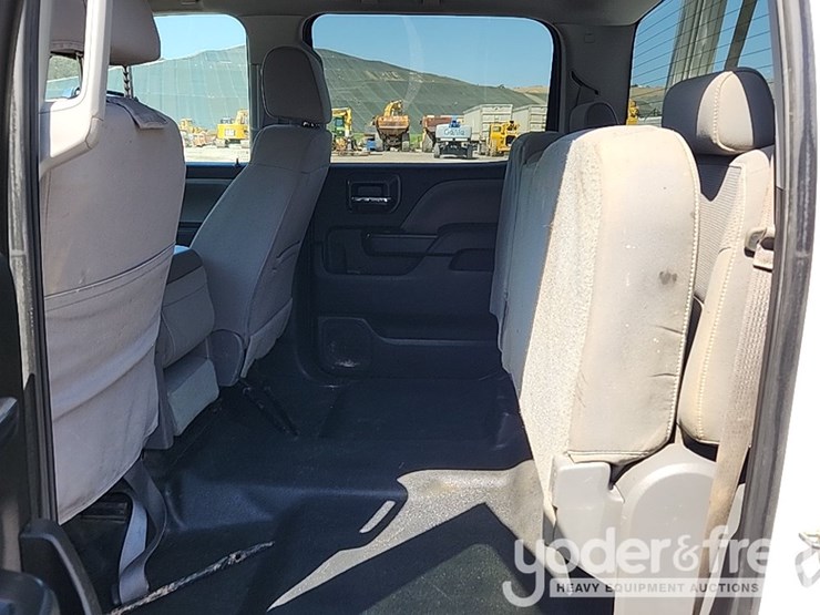 2016-chevrolet-silverado-3500hd-image-30