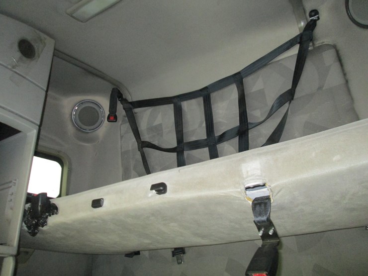 #46184-•-2008-volvo-t/a-sleeper-truck-tractor-4v4nc9gh08n482694-image-37