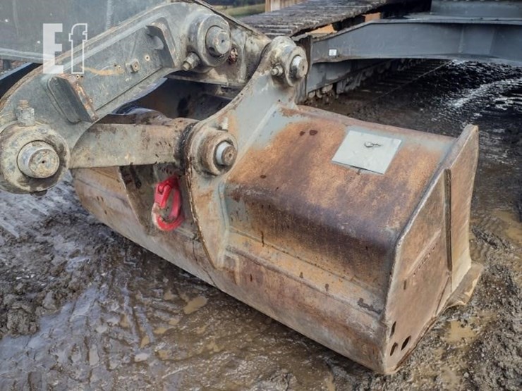 2020-volvo-ec220e-lr-image-16