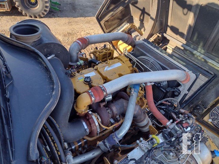 2019-caterpillar-745-image-34