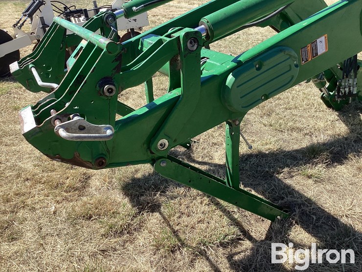 2016-john-deere-640r-image-16