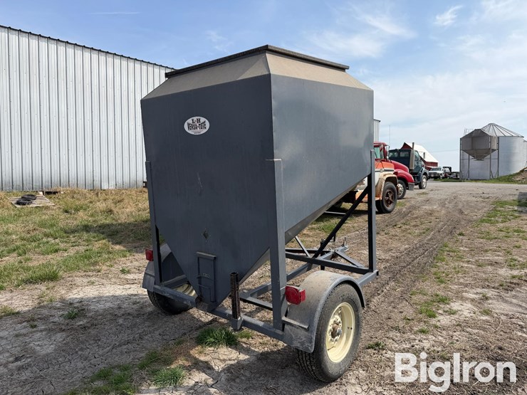 l-h-versa-tote-portable-feed-bin-image-7