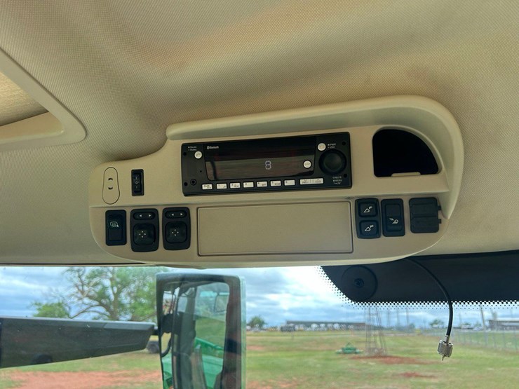 john-deere-cr165-image-34