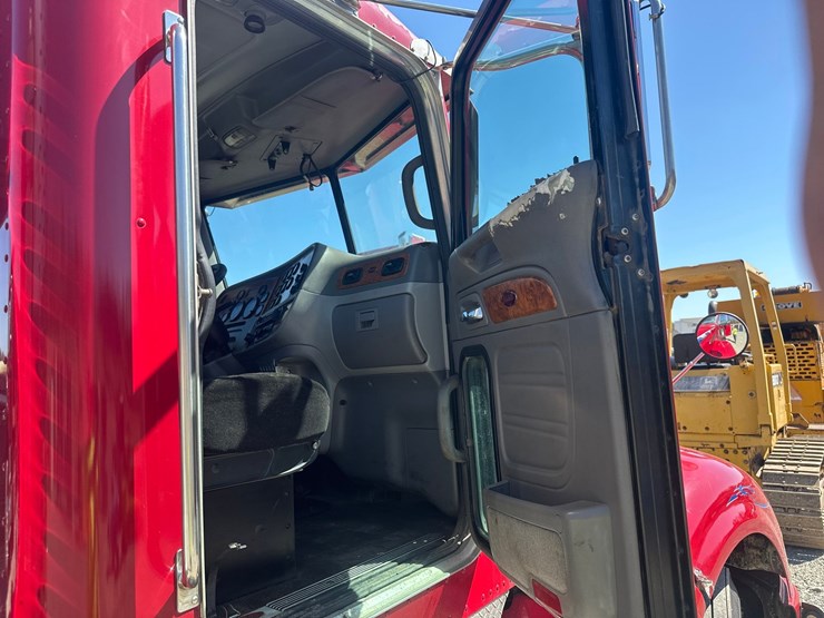 2008-peterbilt-386-image-27