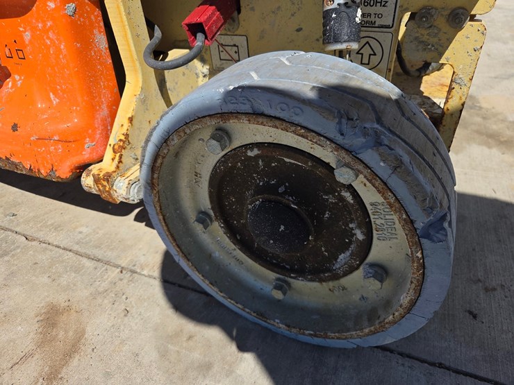 2017-jlg-1930es-image-31