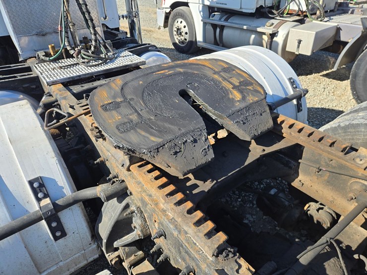 2013-peterbilt-386-image-26