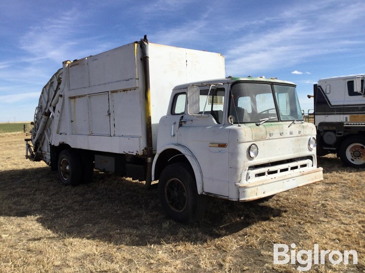 1978-ford-8000-image-3