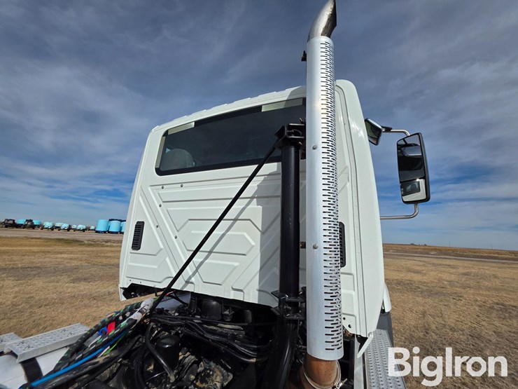 2015-international-prostar-image-9