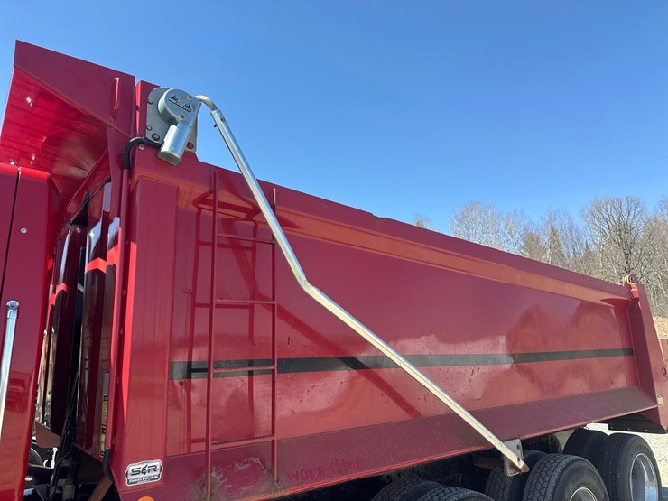 2012-international-7600-image-15