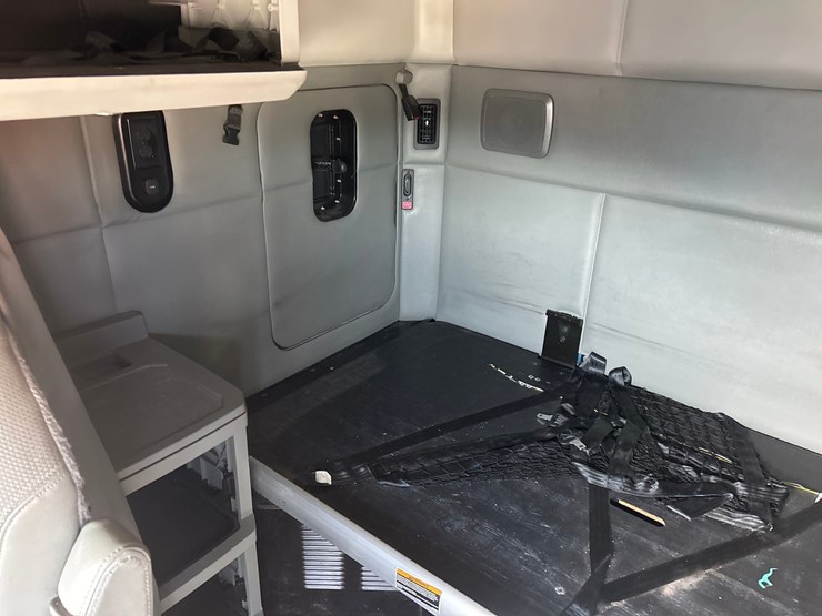 2018-kenworth-t680-image-76