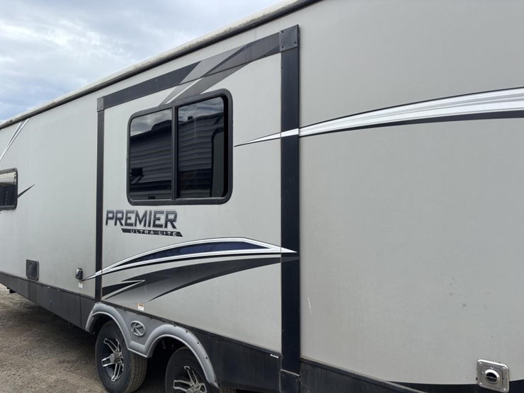 2020-premier-bl24rkpr20-travel-trailer-image-15