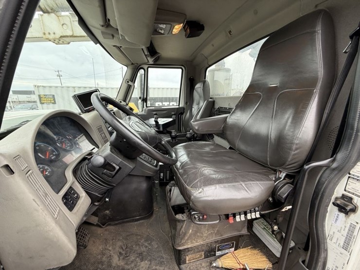 2012-international-7600-image-31