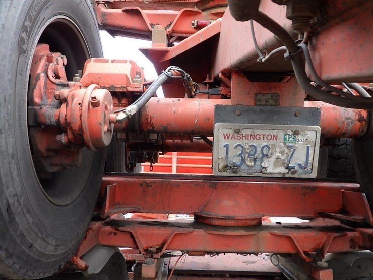 2016-peterbilt-3-axle-logging-truck-image-12