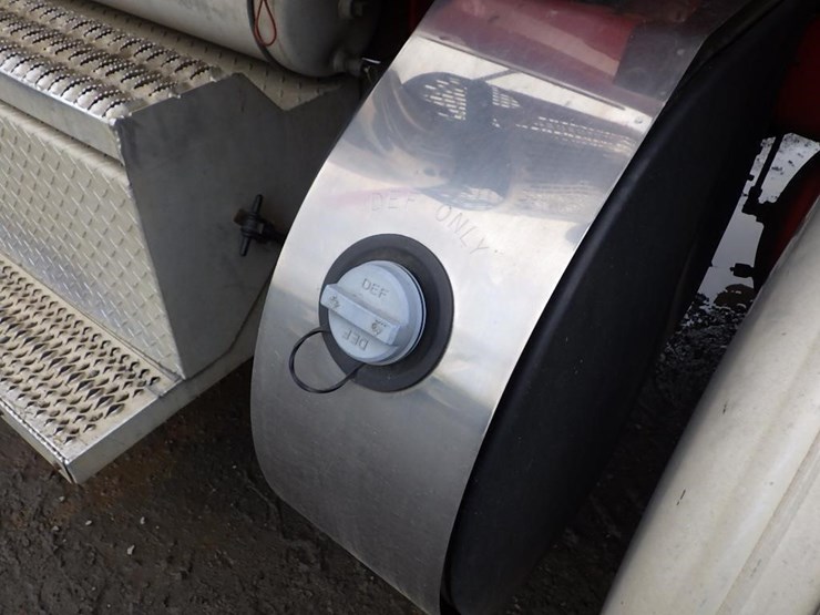 2016-peterbilt-3-axle-logging-truck-image-41