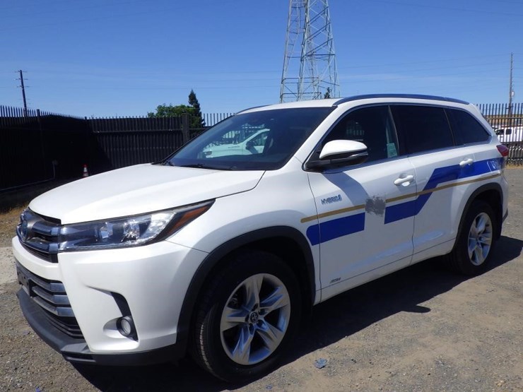 2017-toyota-highlander-image-1