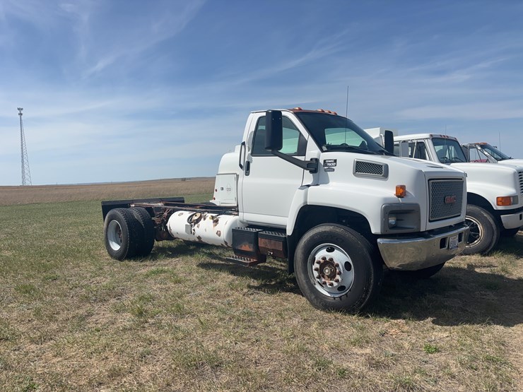 2006-gmc-7500-image-3