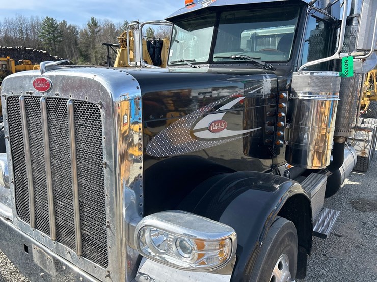 peterbilt-388-image-9
