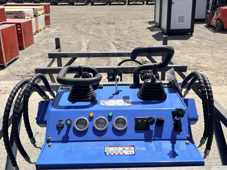 2026-zjg-zj-380-skid-steer-loader-image-10