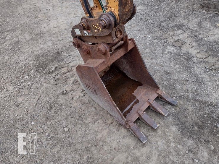 2017-case-cx36b-image-18