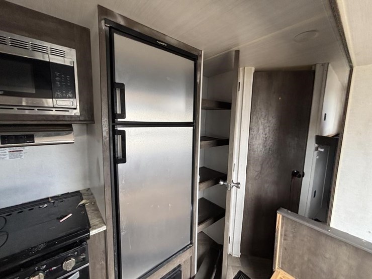 2020-wildwood-wdt26dbud-ca-travel-trailer-image-36